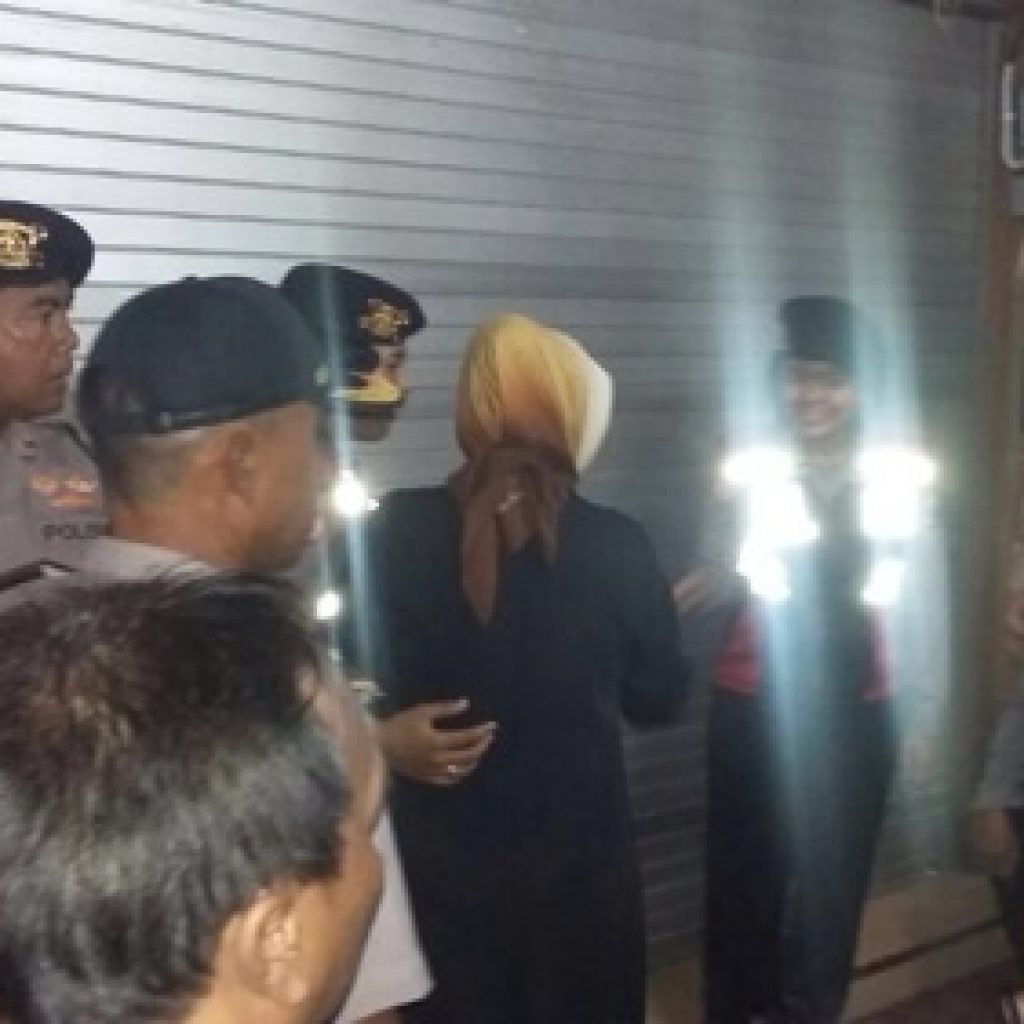 Juru Sita Pengadilan Agama Pamekasan Eksekusi Kios Pasar Kolpajung