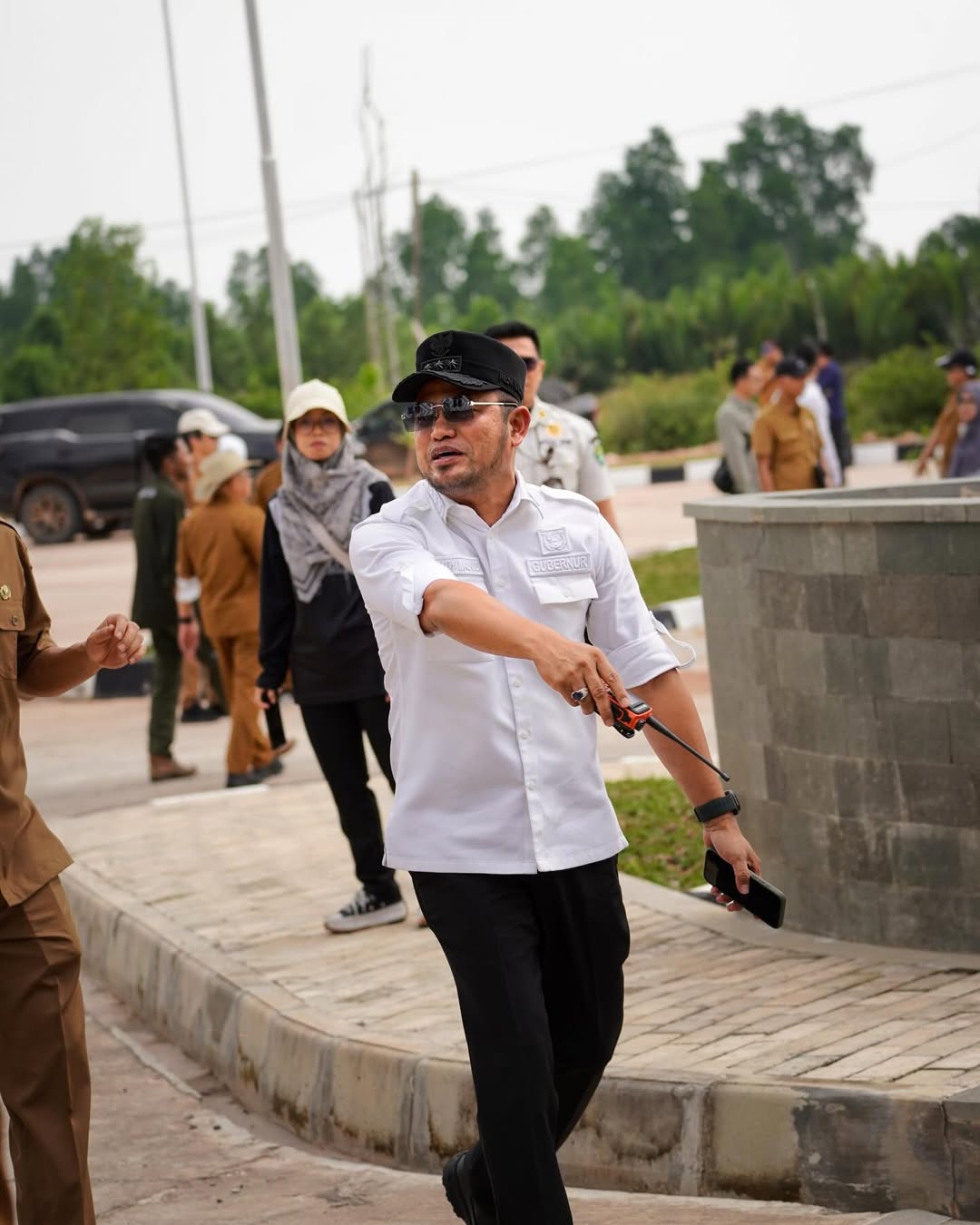 Gubernur Kaltim Rudy Masud Gubernur Kalimantan Timur Rudy Masud menanggapi polemik mobil dinas Rp8,5 miliar