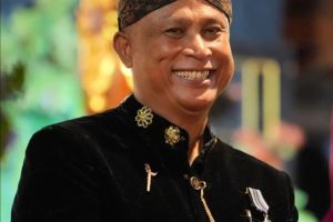 Haji-Iksan-Kadisdik-Sumenep-Buku-Siplah Kepala Dinas Pendidikan Sumenep H. Mohammad Iksan memberikan keterangan pers terkait pengadaan buku sekolah.