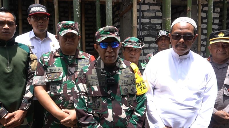 Kunjungan Tim Wasev TMMD 127 Sumenep 2026 Brigjen TNI Antoninho Rangel Da Silva dan Letkol Inf Citra Persada meninjau progres fisik TMMD 127 di Desa Mandala Sumenep.